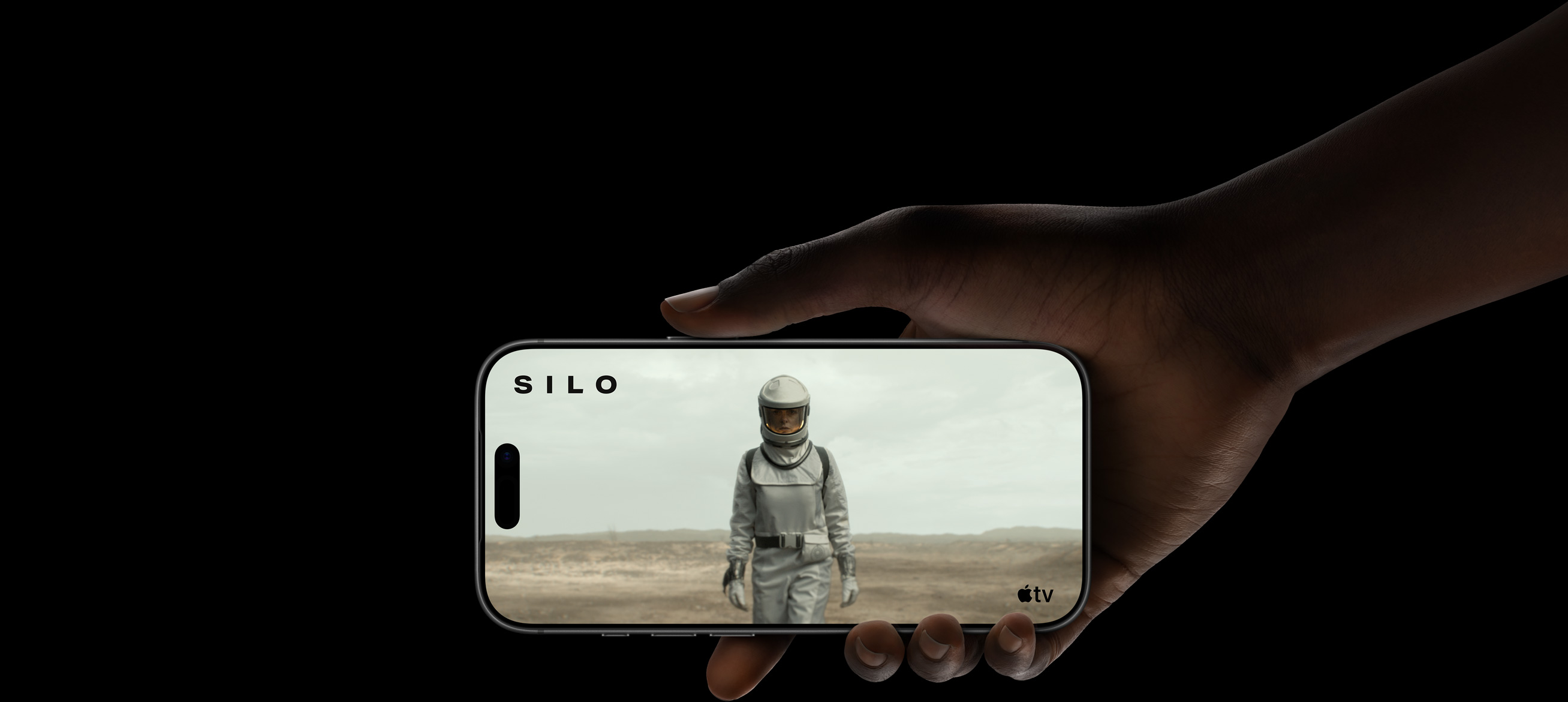 Сцена от сериала Silo на Apple TV+, демонстрираща удължената издръжливост на батерията на iPhone 17 Pro